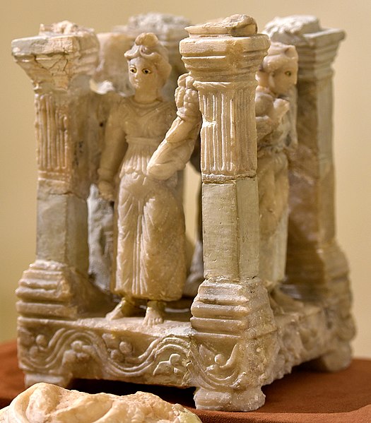 Goddess_Fortuna_holding_a_cornucopia._2nd-3rd_century_CE._From_Ha